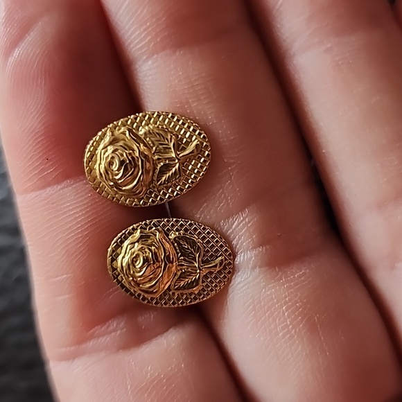 VTG Gold Rose Stud Earrings - Picture 4 of 7
